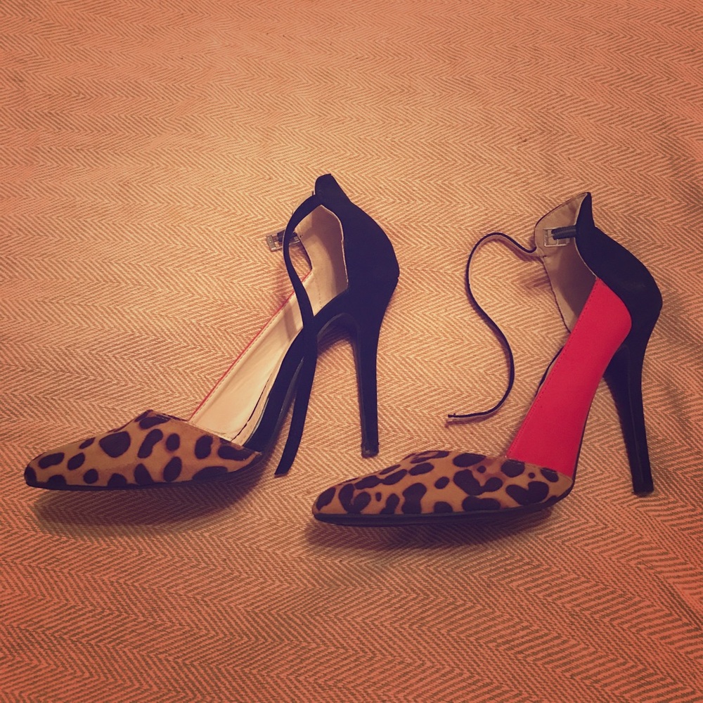 Leopard print stiletto heels pumps shoes